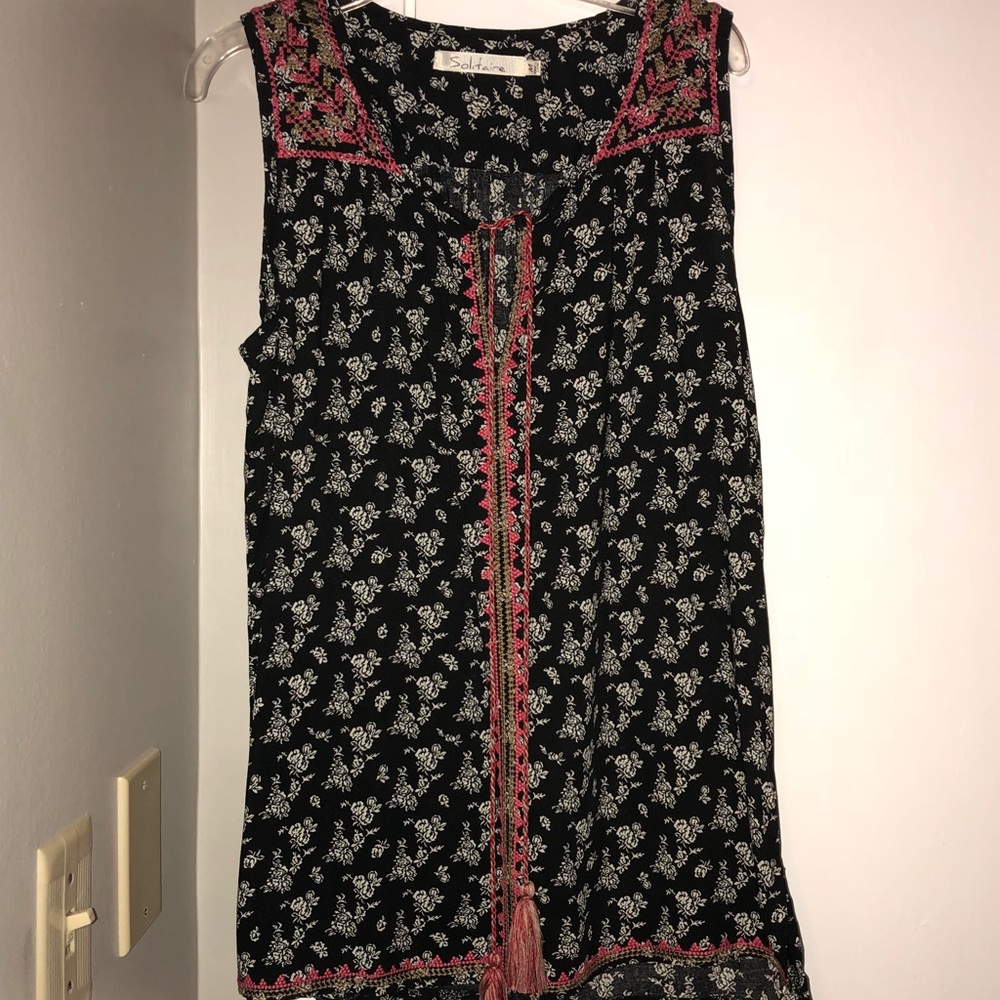 Sleeveless blouse